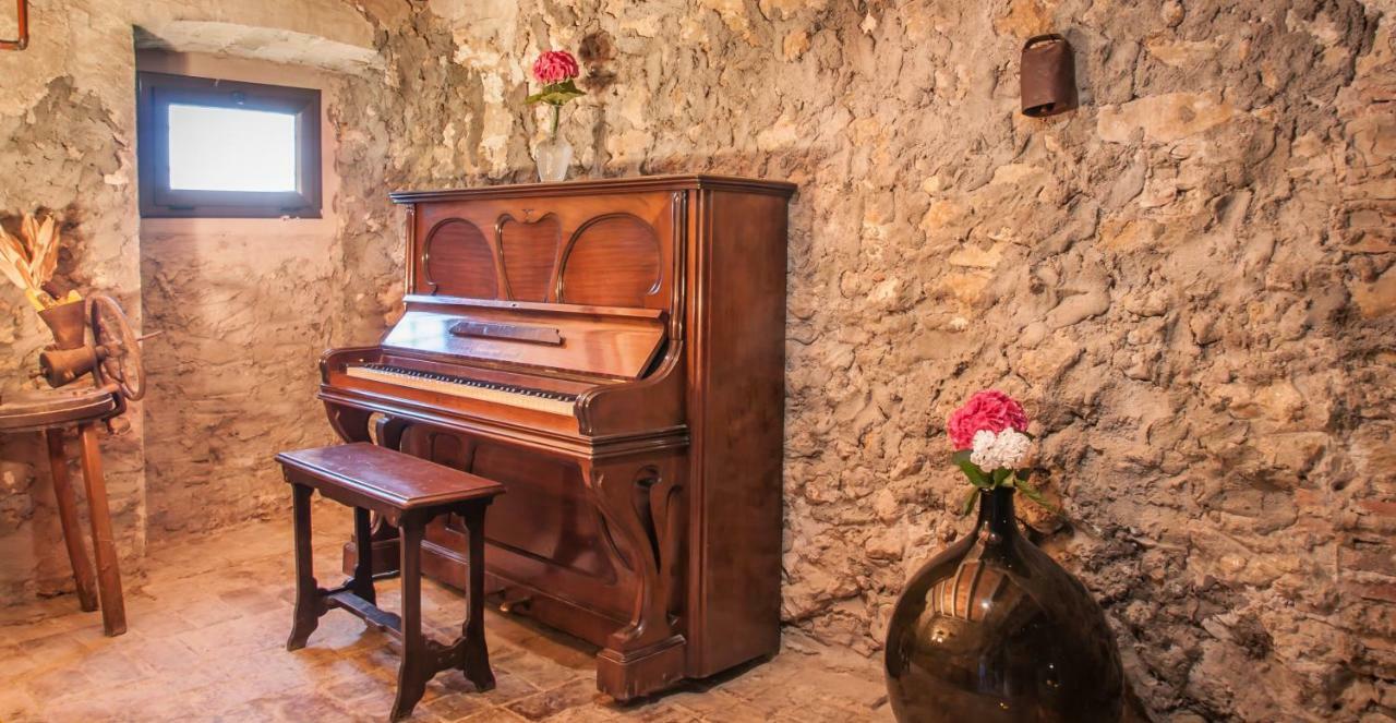 Cal Xaiet Guest House Llampaies Bagian luar foto